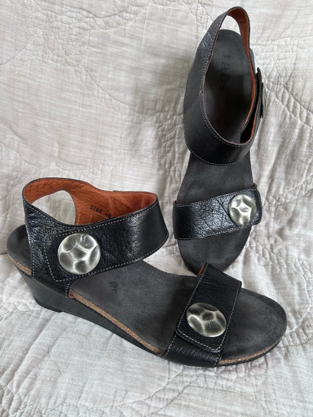 Taos Wedge Heel Sandals Black Leather w Silver Accents - sz 40 (US 9-9.5)